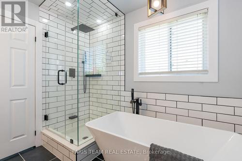 30 Connaught Lane, Barrie, ON - Indoor Photo Showing Bathroom