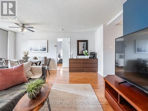 301 - 80 Charles Street E, Toronto, ON - Indoor Photo Showing Living Room