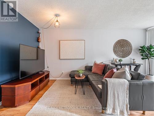 301 - 80 Charles Street E, Toronto, ON - Indoor Photo Showing Living Room