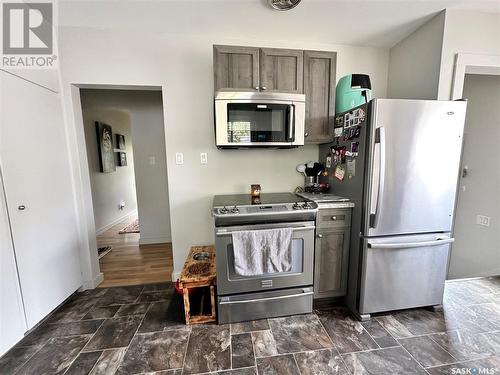 223 4Th Street, Weyburn, SK - Indoor Photo Showing Kitchen