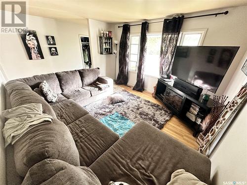 223 4Th Street, Weyburn, SK - Indoor Photo Showing Living Room