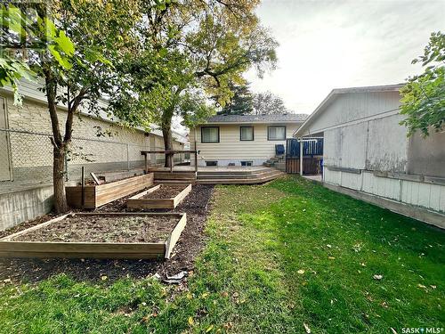 223 4Th Street, Weyburn, SK - Outdoor