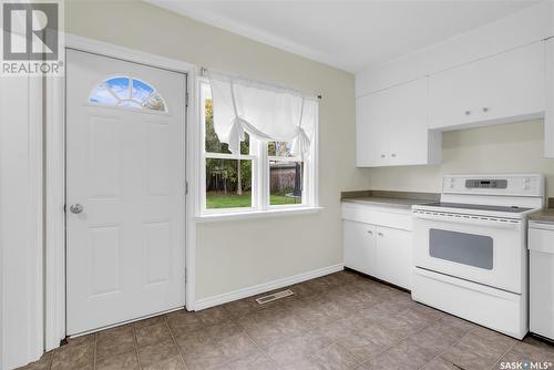 317 Y Avenue S, Saskatoon, SK - Indoor Photo Showing Kitchen