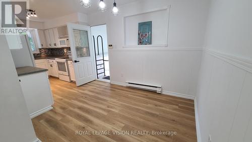 303 Beech Street W, Whitby, ON - Indoor Photo Showing Kitchen