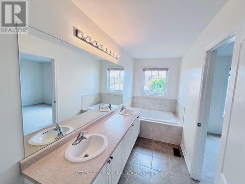 10587 Woodbine Avenue, Markham, ON - Indoor Photo Showing Bathroom