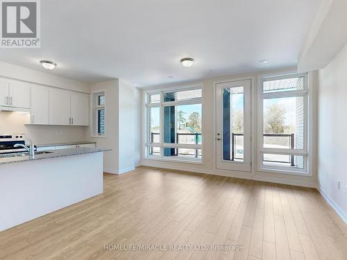 41 Kintall Way, Vaughan, ON - Indoor Photo Showing Kitchen With Double Sink