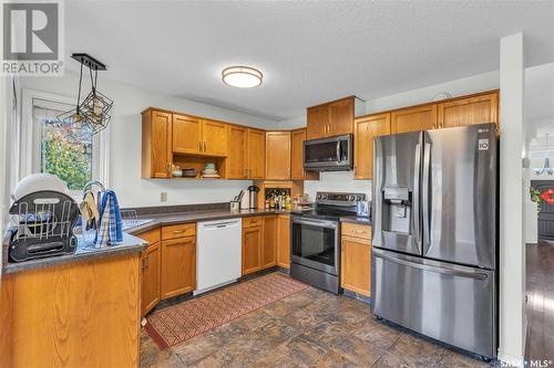 742 Cowley Road, Saskatoon, SK - Indoor Photo Showing Kitchen