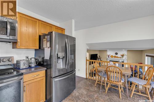 742 Cowley Road, Saskatoon, SK - Indoor Photo Showing Kitchen