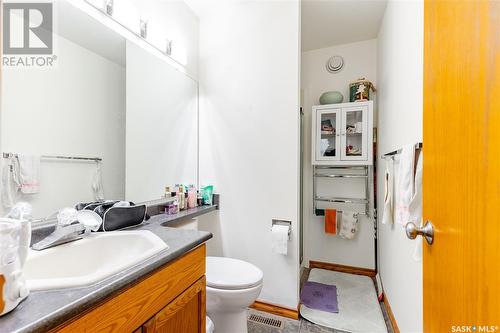 742 Cowley Road, Saskatoon, SK - Indoor Photo Showing Bathroom