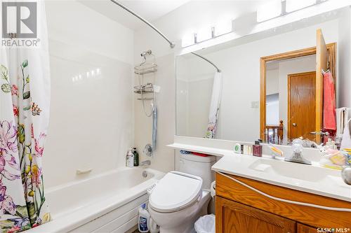 742 Cowley Road, Saskatoon, SK - Indoor Photo Showing Bathroom