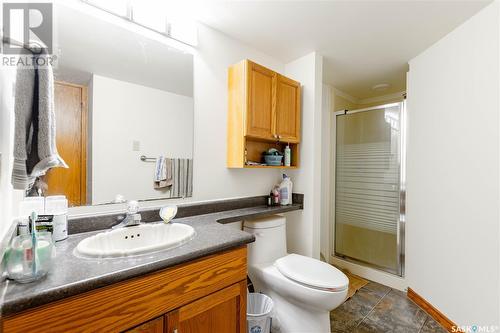 742 Cowley Road, Saskatoon, SK - Indoor Photo Showing Bathroom