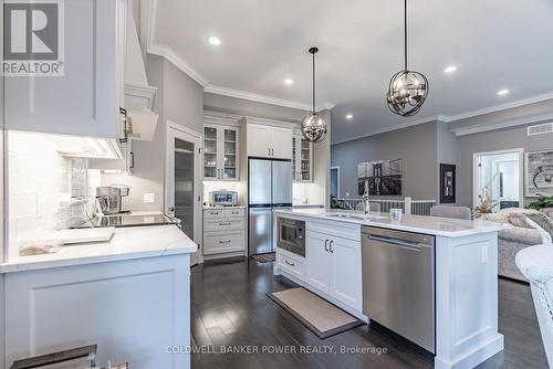 1580 Moe Norman Place, London, ON - Indoor Photo Showing Kitchen With Upgraded Kitchen