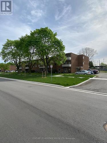 304 - 31 Parkside Drive, St. Thomas, ON - Outdoor