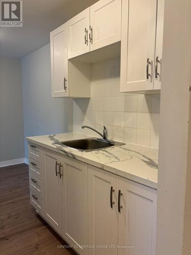 304 - 31 Parkside Drive, St. Thomas, ON - Indoor Photo Showing Kitchen