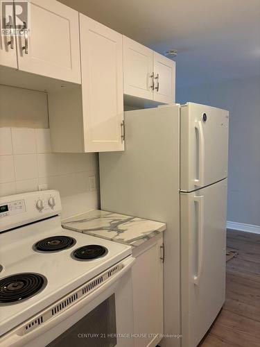 304 - 31 Parkside Drive, St. Thomas, ON - Indoor Photo Showing Kitchen