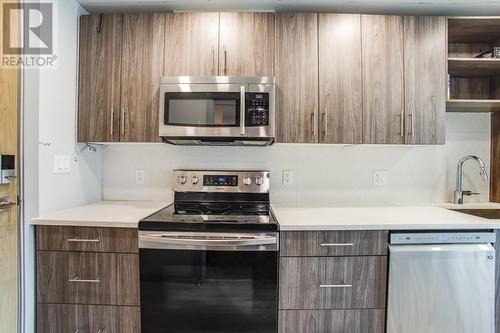 345 Dougall Road N Unit# Ph16, Kelowna, BC - Indoor Photo Showing Kitchen With Upgraded Kitchen