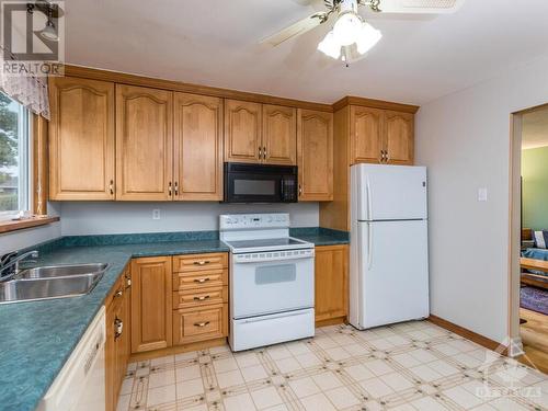 27 Shouldice Crescent, Kanata, ON - Indoor Photo Showing Kitchen With Double Sink