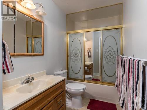 27 Shouldice Crescent, Kanata, ON - Indoor Photo Showing Bathroom