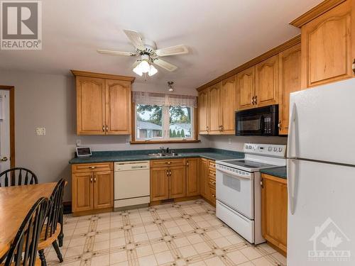 27 Shouldice Crescent, Kanata, ON - Indoor Photo Showing Kitchen With Double Sink