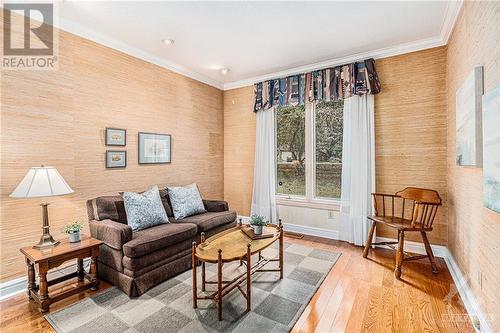 Third bedroom features grasscloth textured wallpaper - 7 Lockview Road, Ottawa, ON - Indoor Photo Showing Living Room