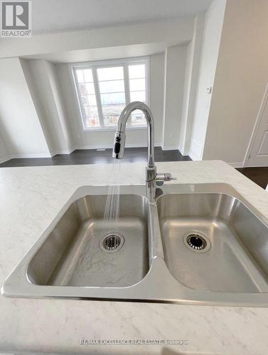 1 Buttercream Avenue, Thorold, ON - Indoor Photo Showing Kitchen With Double Sink