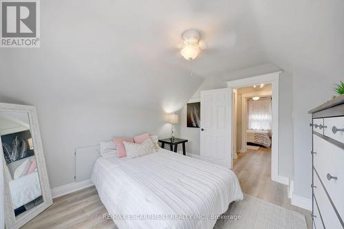 98 Cope Street, Hamilton, ON - Indoor Photo Showing Bedroom