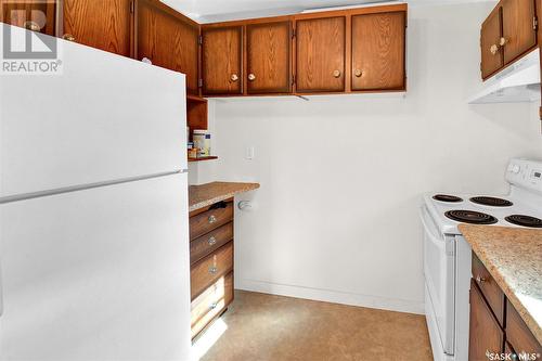 411 D Avenue S, Saskatoon, SK - Indoor Photo Showing Kitchen