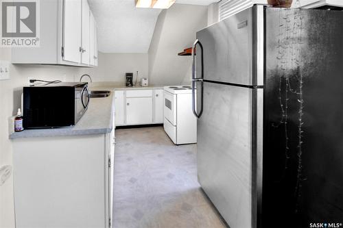 411 D Avenue S, Saskatoon, SK - Indoor Photo Showing Kitchen