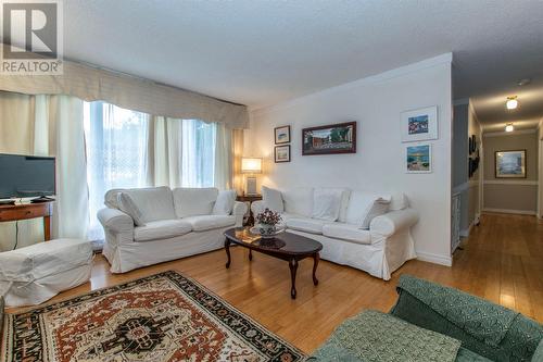 328 Newfoundland Drive, St. John'S, NL - Indoor Photo Showing Living Room