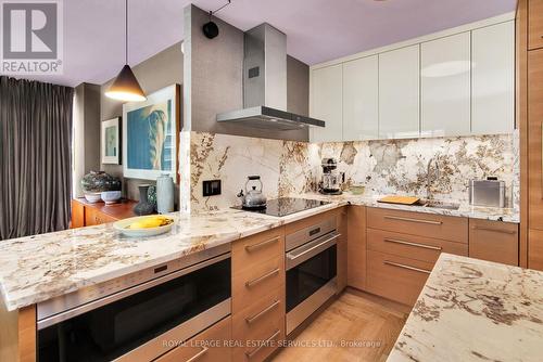 505 - 190 St George Street, Toronto, ON - Indoor Photo Showing Kitchen With Upgraded Kitchen