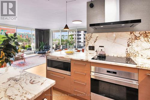 505 - 190 St George Street, Toronto, ON - Indoor Photo Showing Kitchen