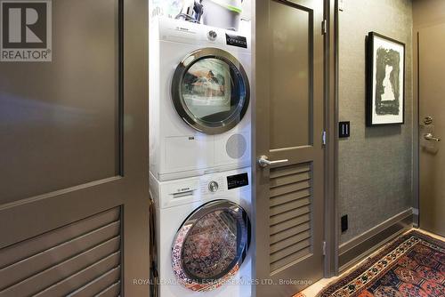 505 - 190 St George Street, Toronto, ON - Indoor Photo Showing Laundry Room