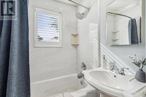 6 Orchard View Boulevard, Clarington, ON - Indoor Photo Showing Bathroom