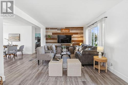 6 Orchard View Boulevard, Clarington, ON - Indoor Photo Showing Living Room