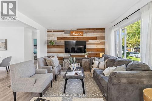 6 Orchard View Boulevard, Clarington, ON - Indoor Photo Showing Living Room