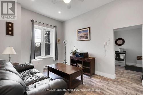 3 - 8 Wellington Street, Clarington, ON - Indoor Photo Showing Living Room