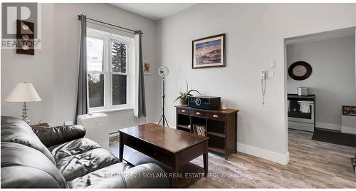 3 - 8 Wellington Street, Clarington, ON - Indoor Photo Showing Living Room