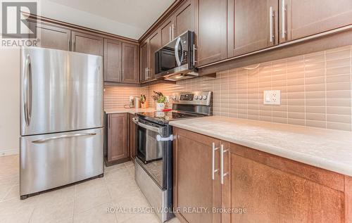 418 Westcroft Drive, Waterloo, ON - Indoor Photo Showing Kitchen With Stainless Steel Kitchen