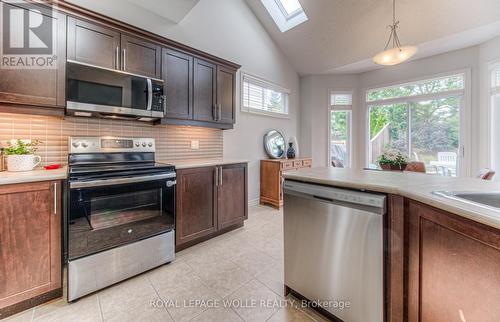 418 Westcroft Drive, Waterloo, ON - Indoor Photo Showing Kitchen With Stainless Steel Kitchen