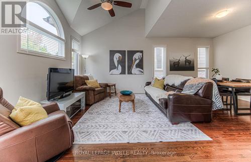 418 Westcroft Drive, Waterloo, ON - Indoor Photo Showing Living Room