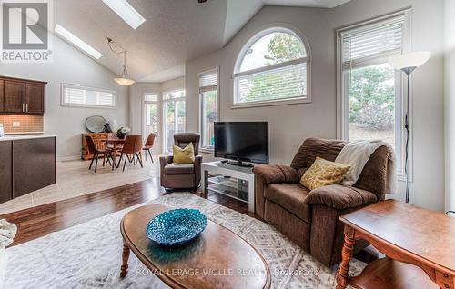 418 Westcroft Drive, Waterloo, ON - Indoor Photo Showing Living Room