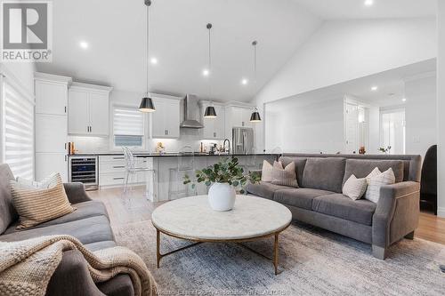 385 Caserta Crescent, Lakeshore, ON - Indoor Photo Showing Living Room