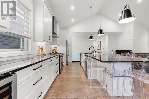 385 Caserta Crescent, Lakeshore, ON - Indoor Photo Showing Kitchen With Upgraded Kitchen