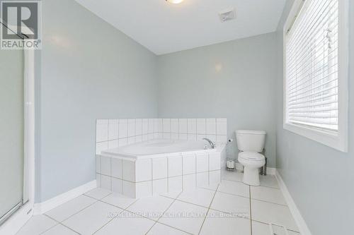 89 Law Drive, Guelph, ON - Indoor Photo Showing Bathroom