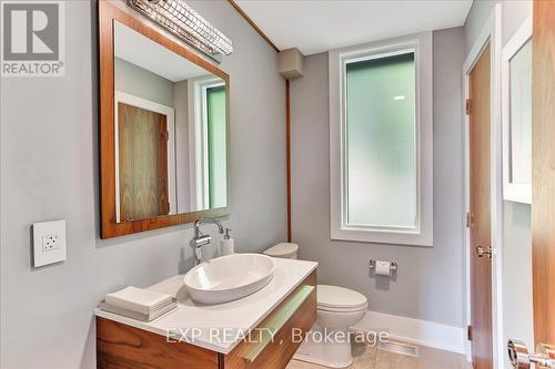 11 Crestwood Drive, Barrie, ON - Indoor Photo Showing Bathroom