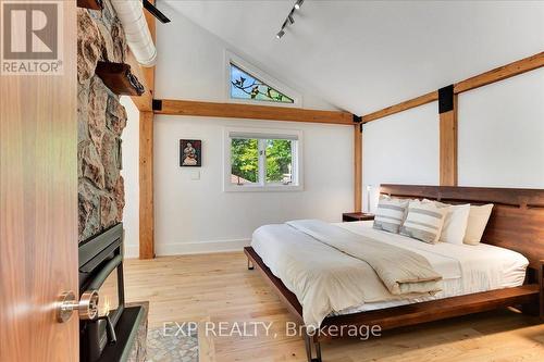 11 Crestwood Drive, Barrie, ON - Indoor Photo Showing Bedroom