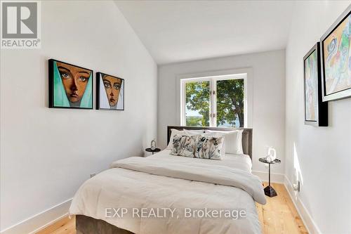 11 Crestwood Drive, Barrie, ON - Indoor Photo Showing Bedroom