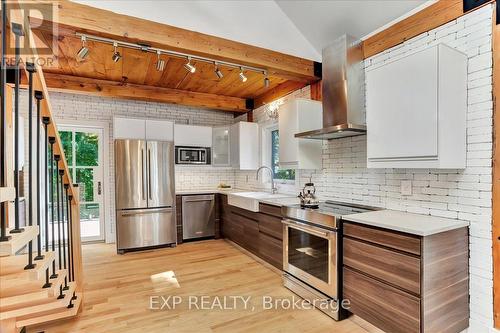 11 Crestwood Drive, Barrie, ON - Indoor Photo Showing Kitchen With Upgraded Kitchen