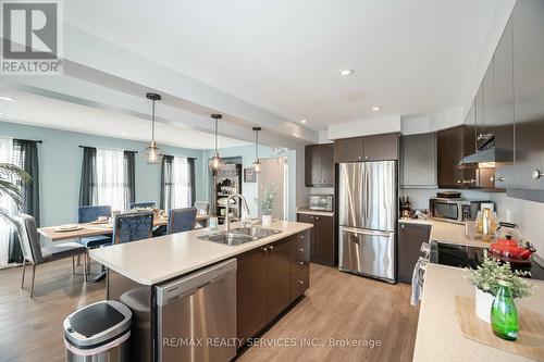 48 Betterton Crescent, Brampton, ON - Indoor Photo Showing Kitchen With Double Sink With Upgraded Kitchen