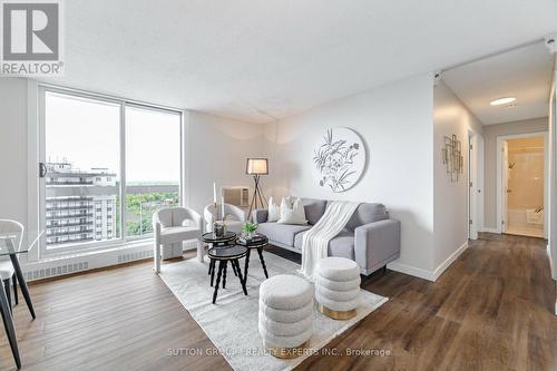 Ph-2 - 1100 Caven Street, Mississauga, ON - Indoor Photo Showing Living Room